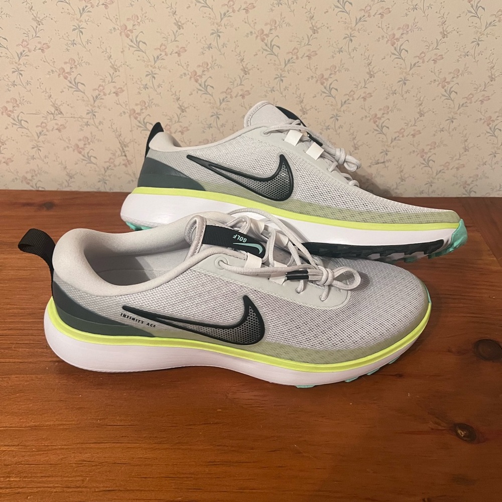 NIKE INFINITY ACE NEXT NATURE SPIKELESS GOLF SHOES SIZE 10.5 New without box